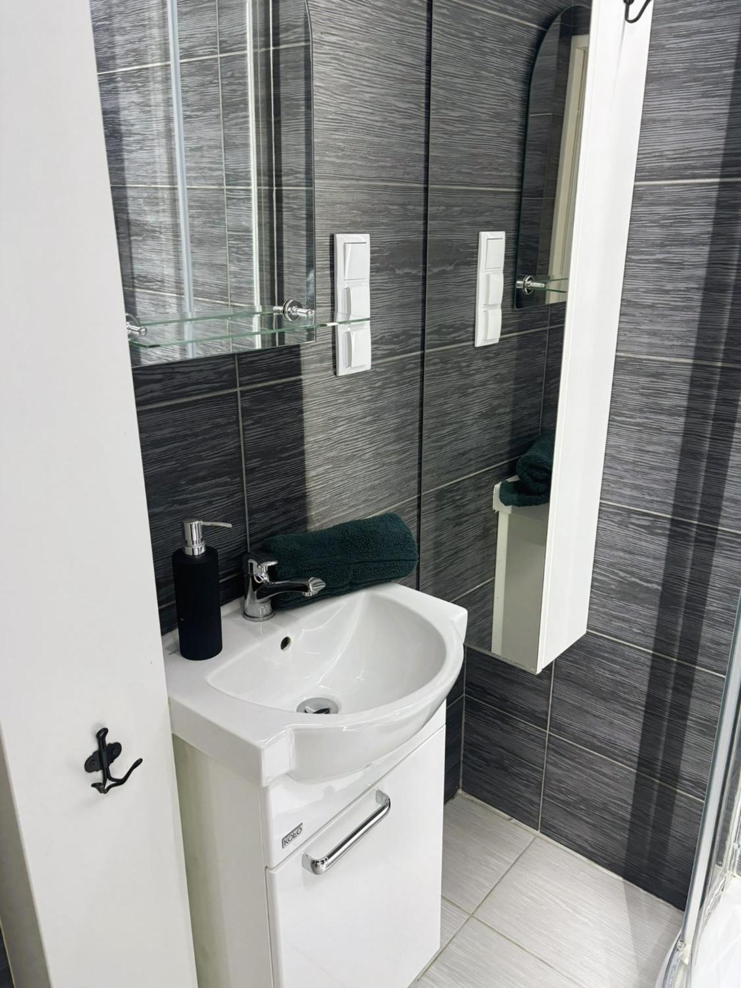 Project Comfort Apartament Grzybowska 30/1211 Varşova Dış mekan fotoğraf